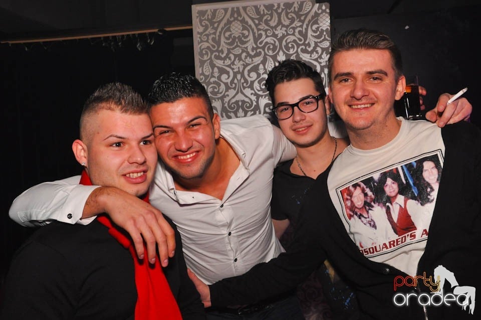 Sâmbătă petrecem în Club Life,