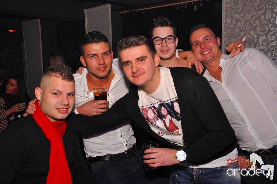 Sâmbătă petrecem în Club Life,