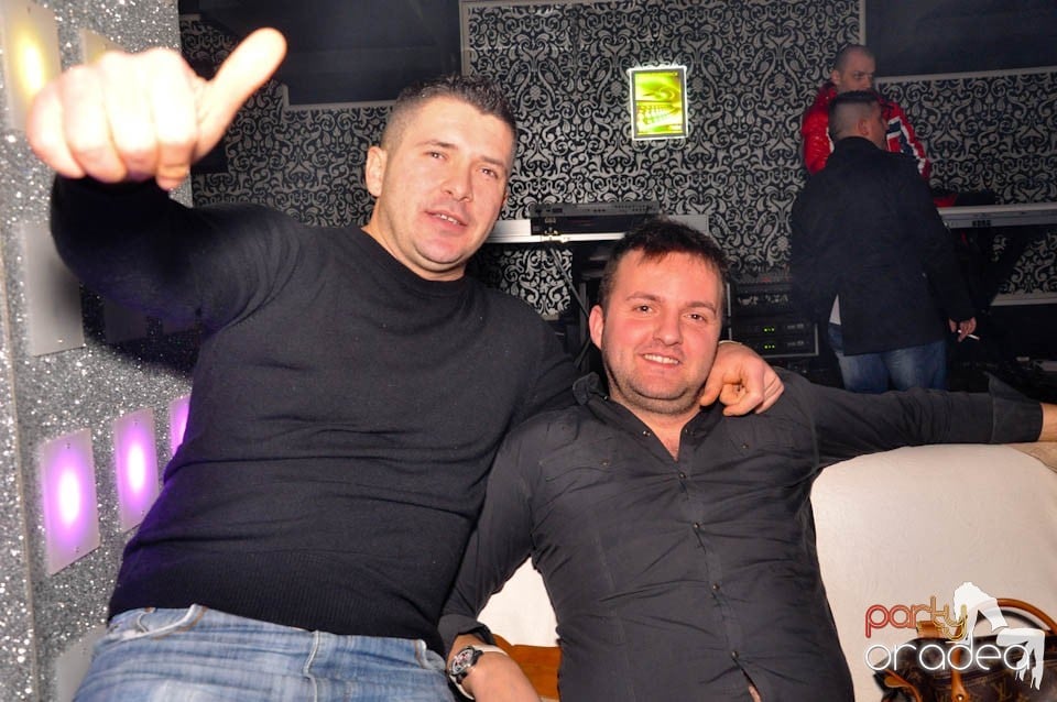 Sâmbătă petrecem în Club Life,