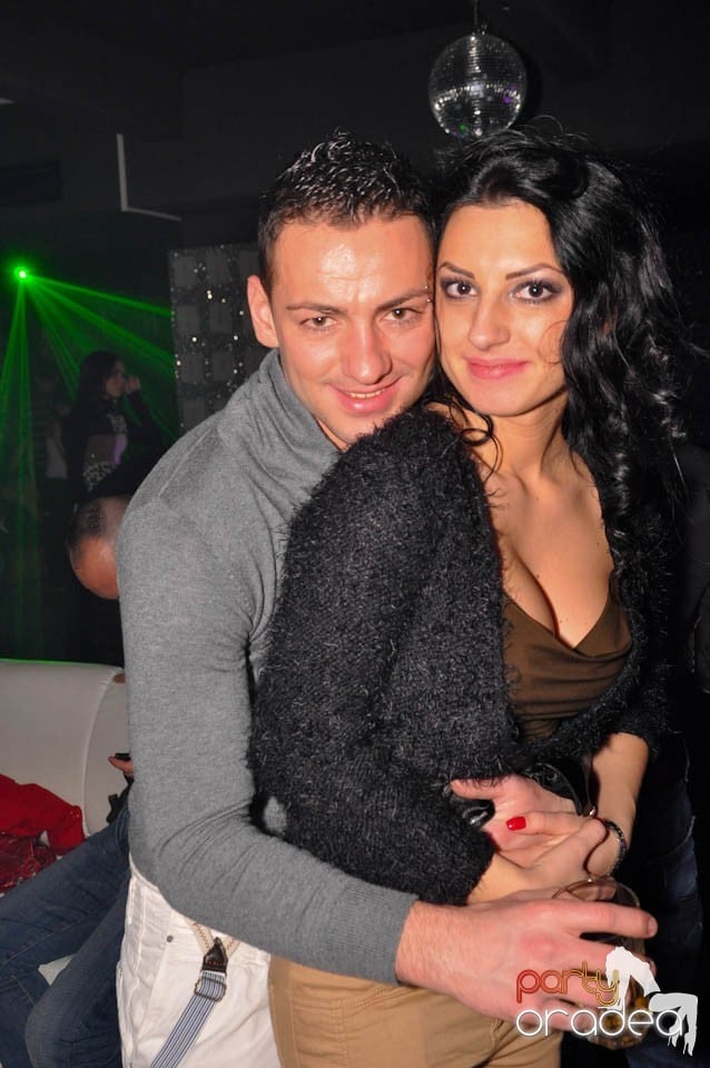 Sâmbătă petrecem în Club Life,