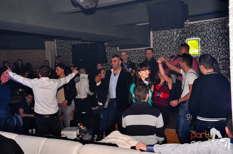 Sâmbătă petrecem în Club Life,