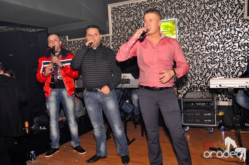 Sâmbătă petrecem în Club Life,