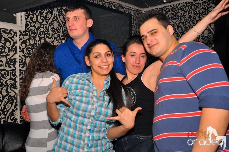 Sâmbătă petrecem în Club Life,
