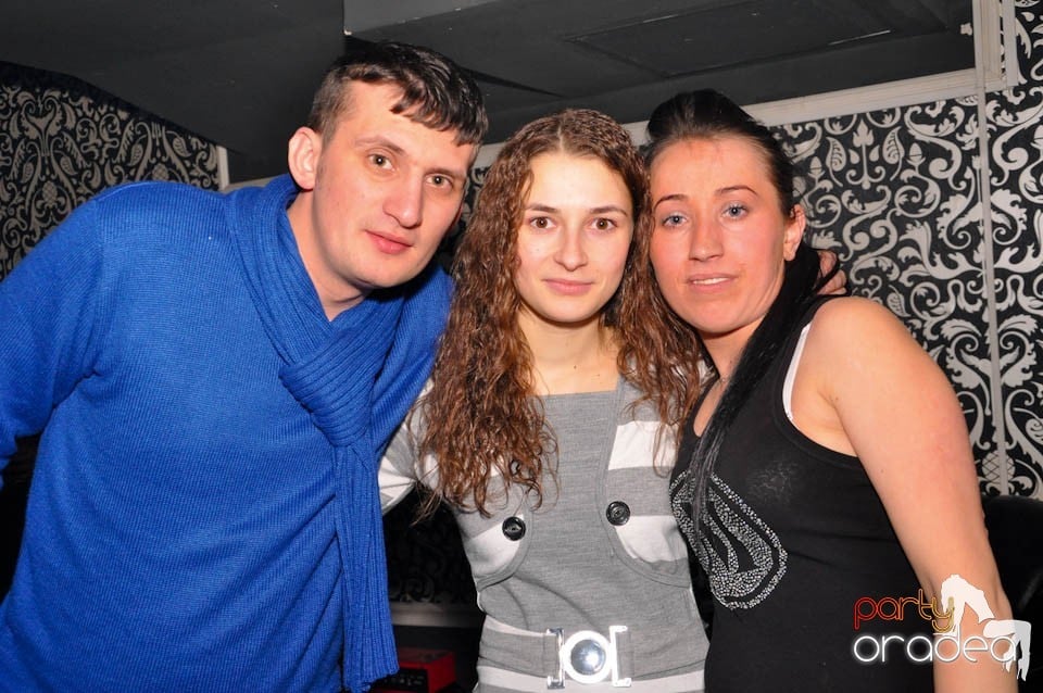 Sâmbătă petrecem în Club Life,