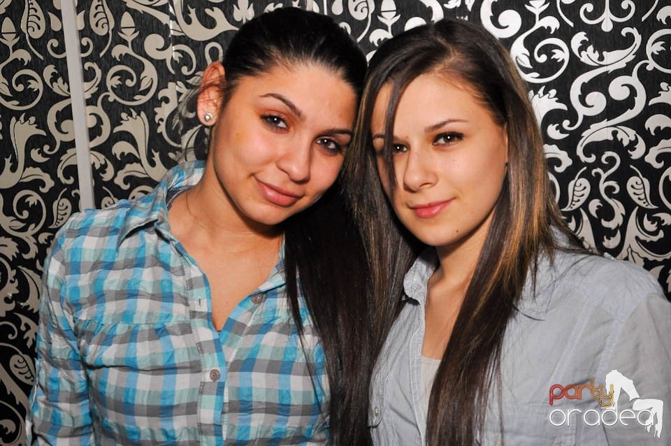 Sâmbătă petrecem în Club Life,
