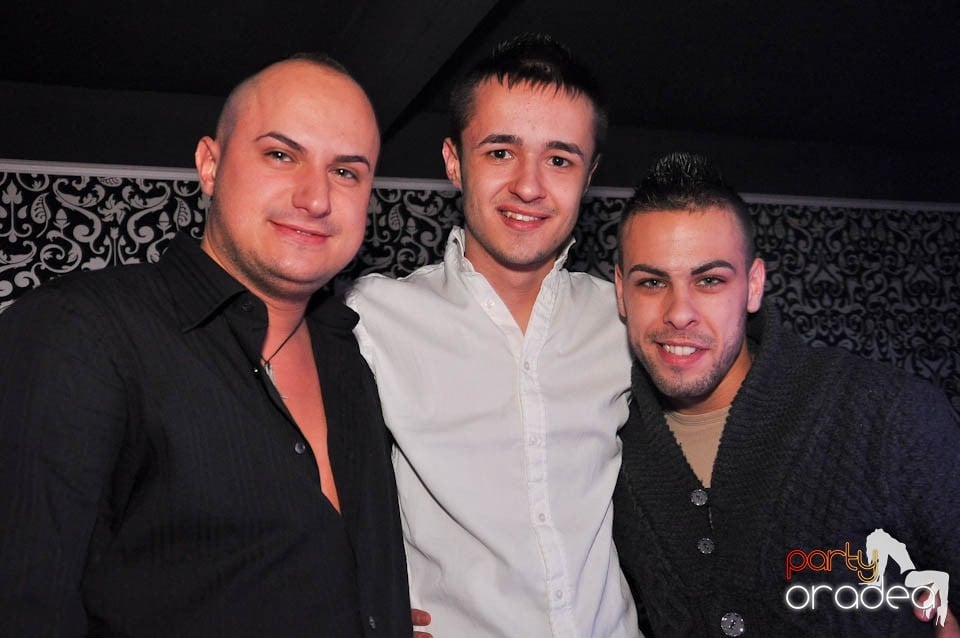 Sâmbătă petrecem în Club Life,