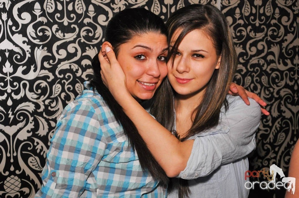 Sâmbătă petrecem în Club Life,