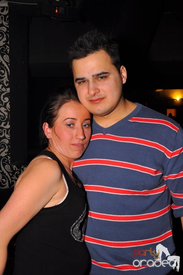 Sâmbătă petrecem în Club Life,