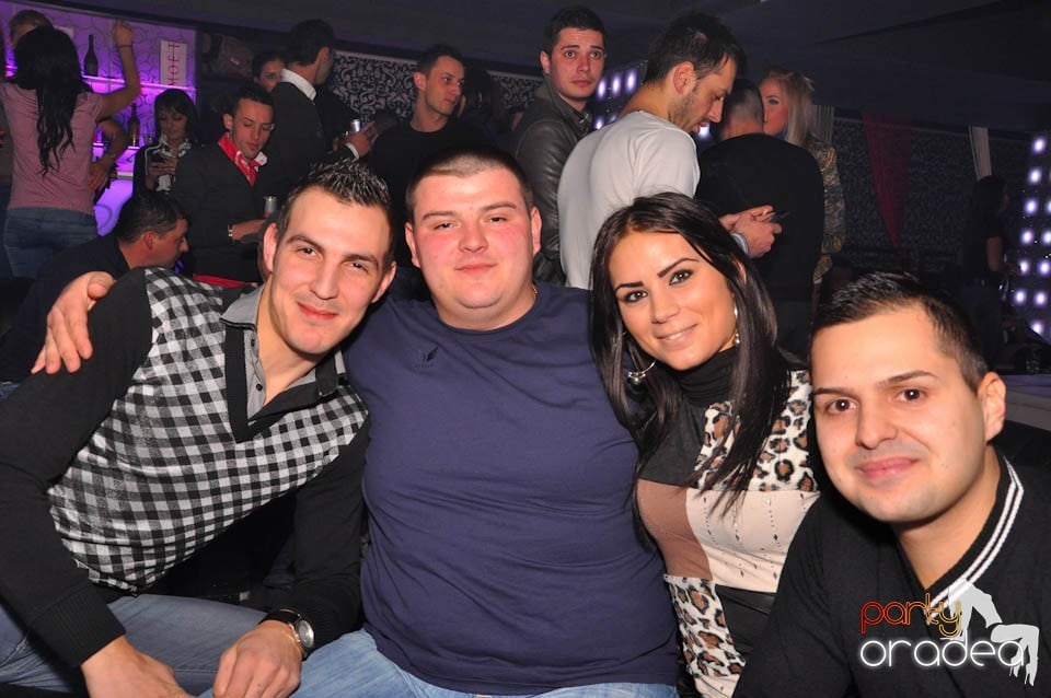 Sâmbătă petrecem în Club Life,