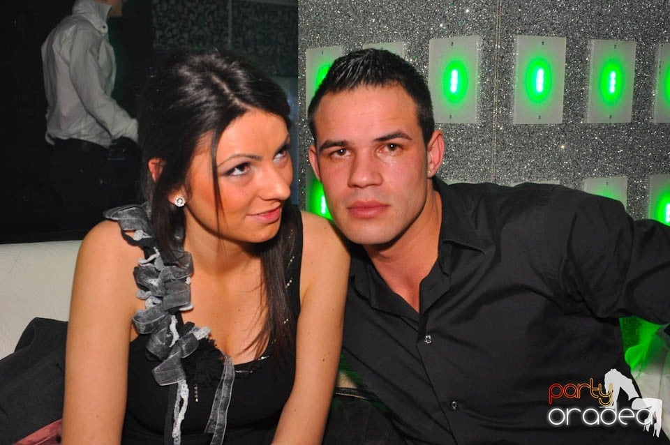 Sâmbătă petrecem în Club Life,