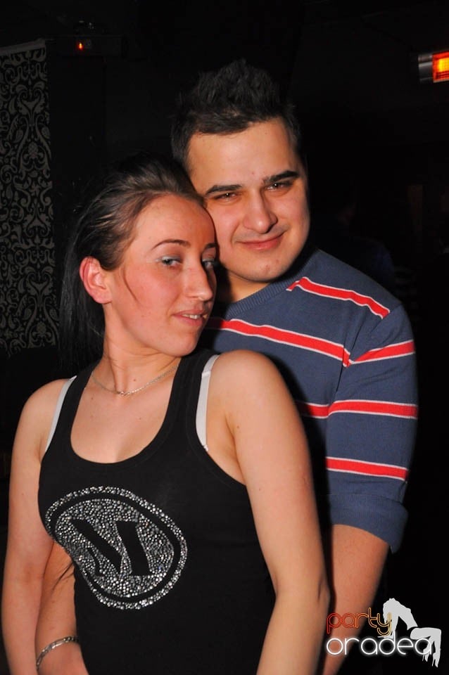 Sâmbătă petrecem în Club Life,