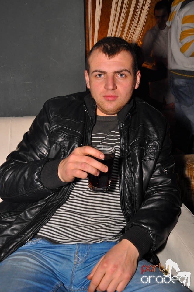Sâmbătă petrecem în Club Life,