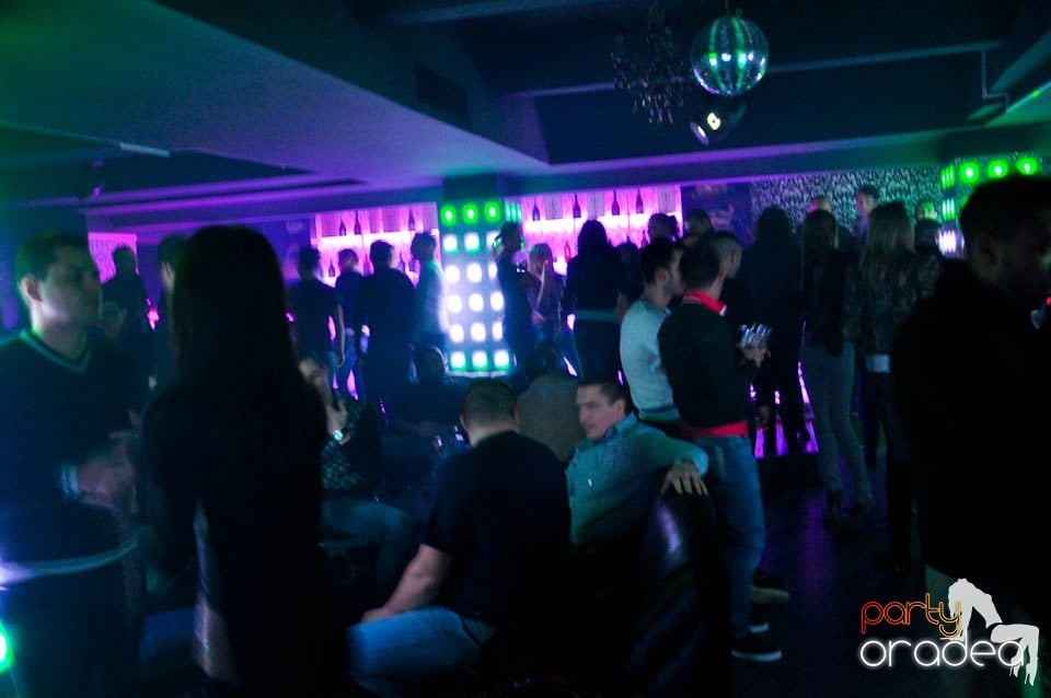 Sâmbătă petrecem în Club Life,