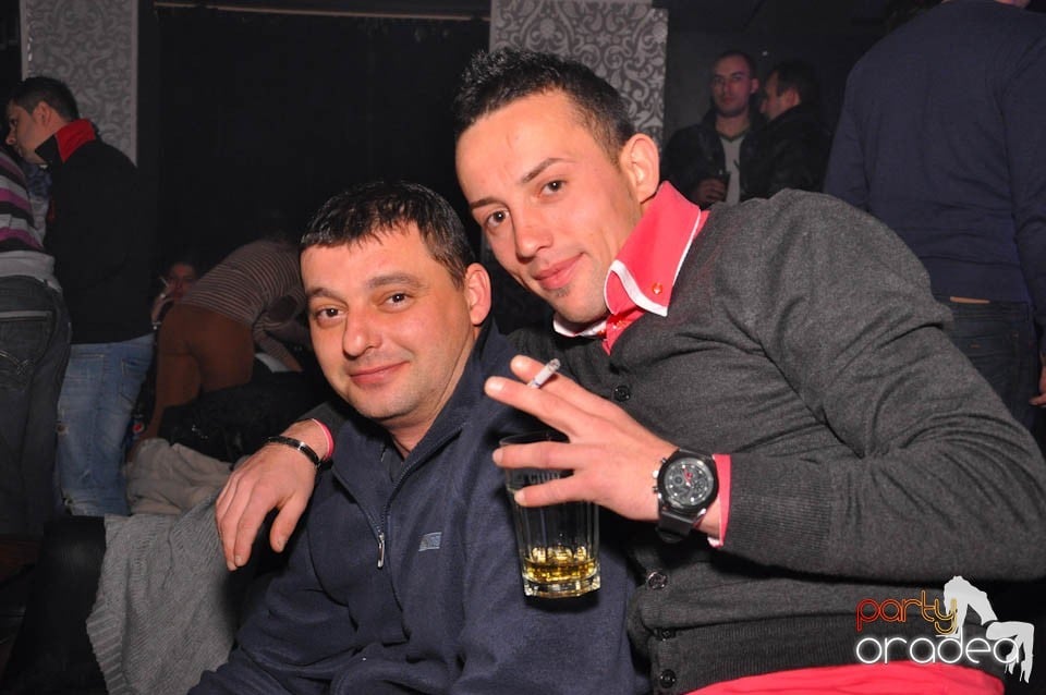 Sâmbătă petrecem în Club Life,
