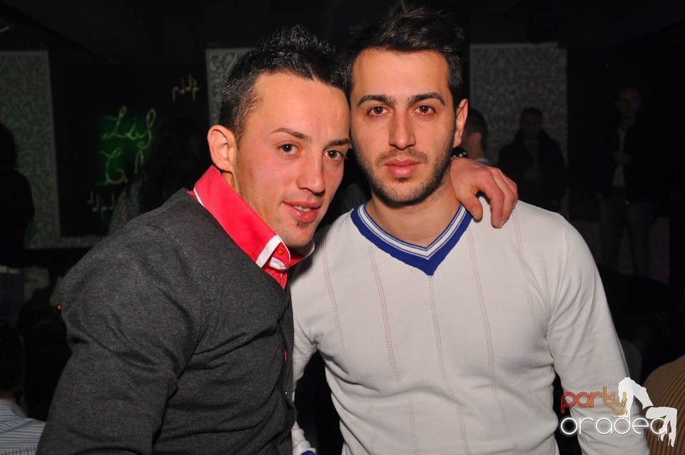 Sâmbătă petrecem în Club Life,