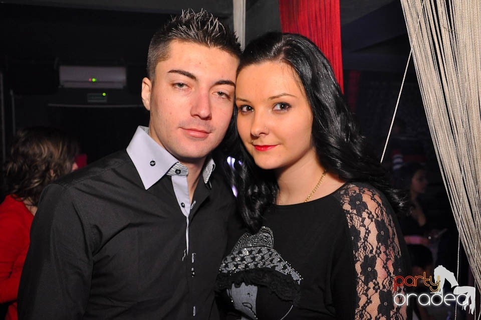 Sâmbătă petrecem în Club Life,
