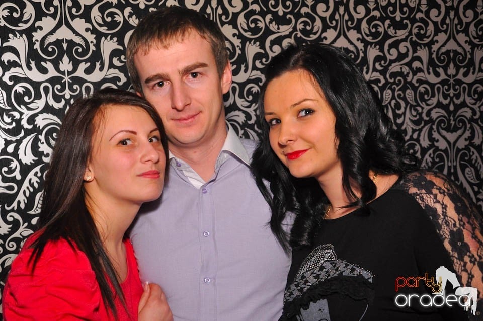Sâmbătă petrecem în Club Life,