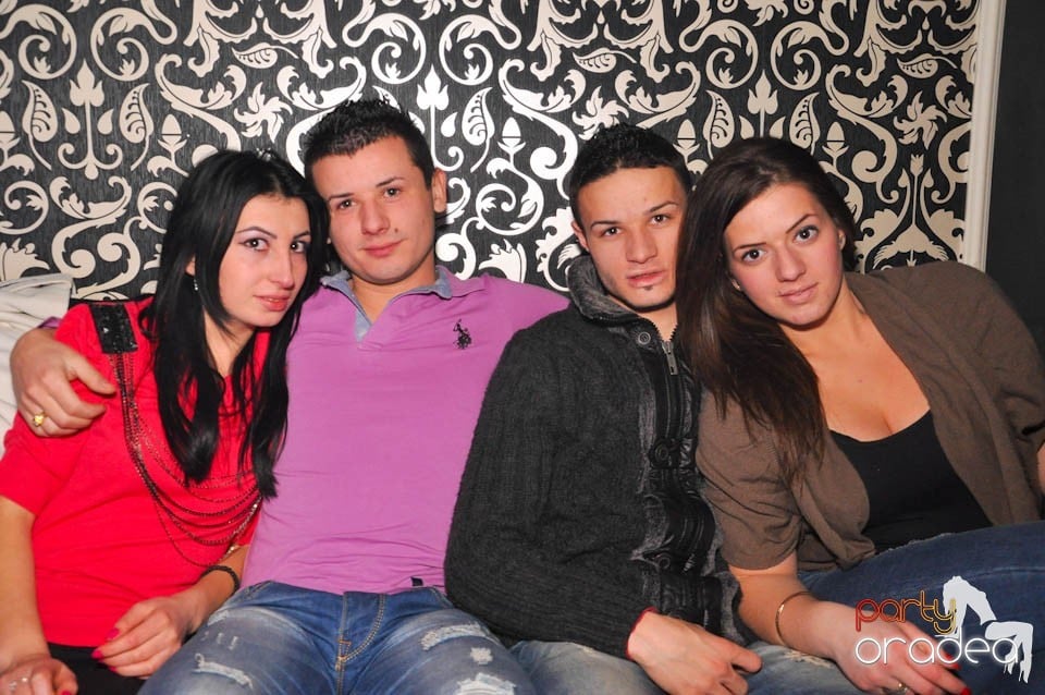 Sâmbătă petrecem în Club Life,