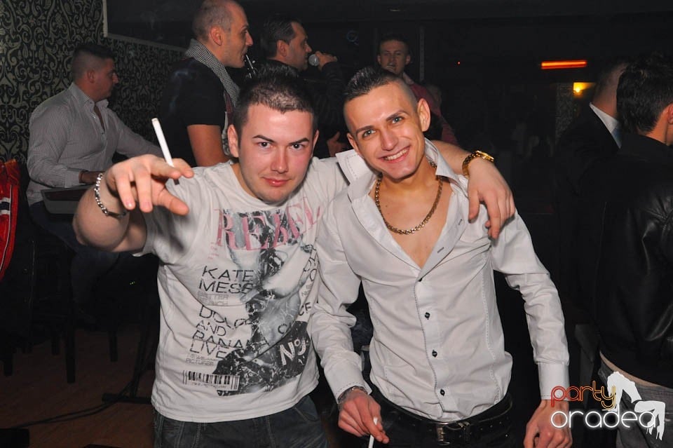 Sâmbătă petrecem în Club Life,