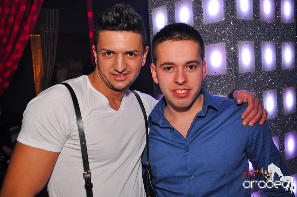 Sâmbătă petrecem în Club Life,