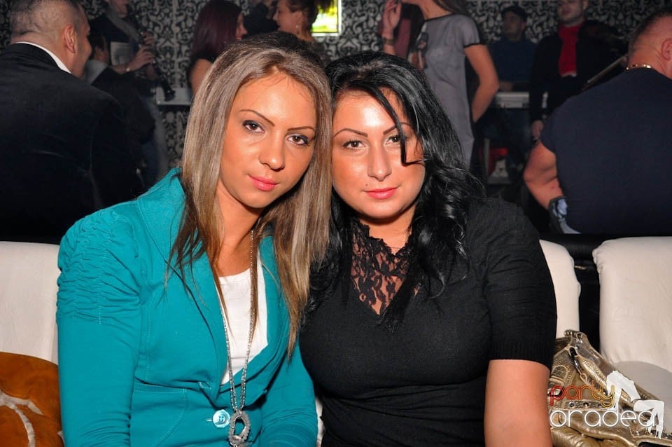 Sâmbătă petrecem în Club Life,