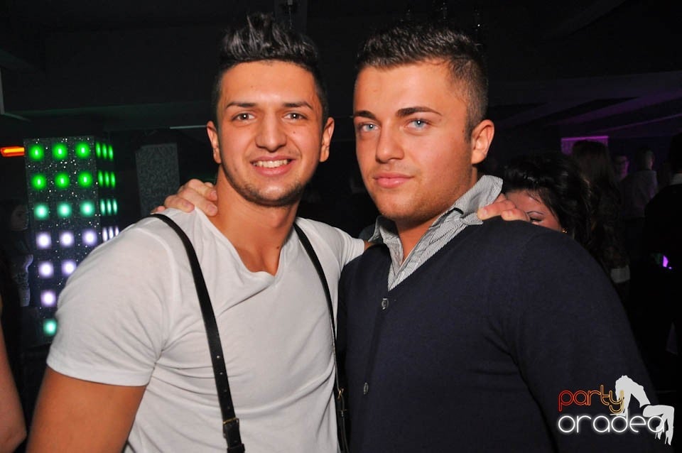 Sâmbătă petrecem în Club Life,