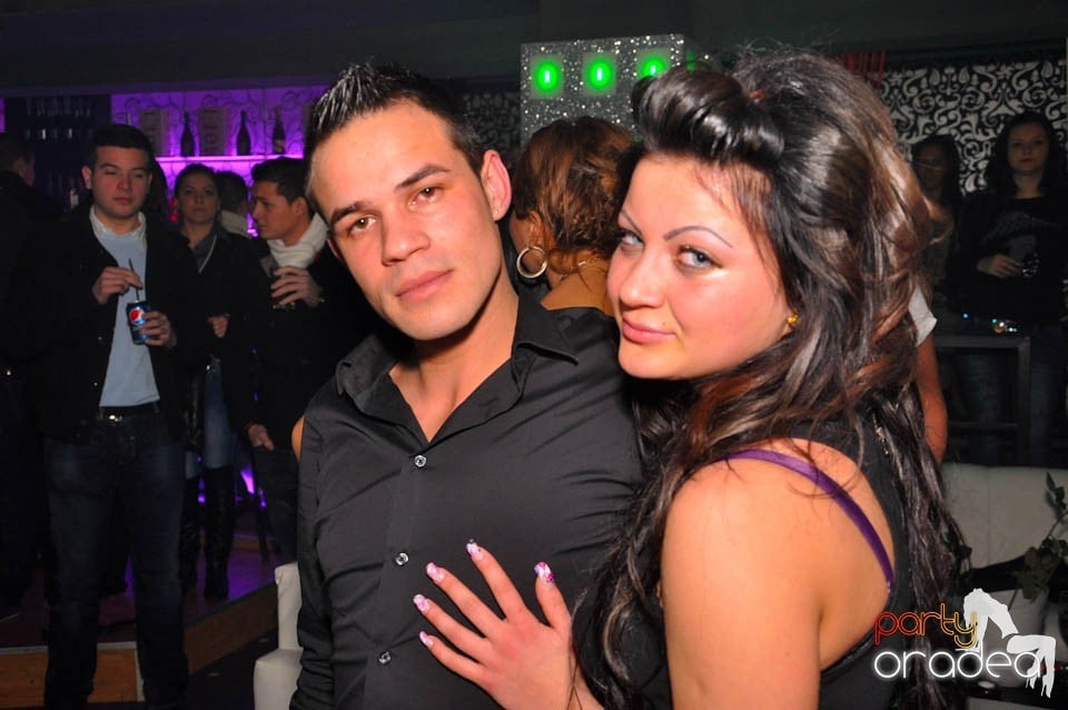 Sâmbătă petrecem în Club Life,