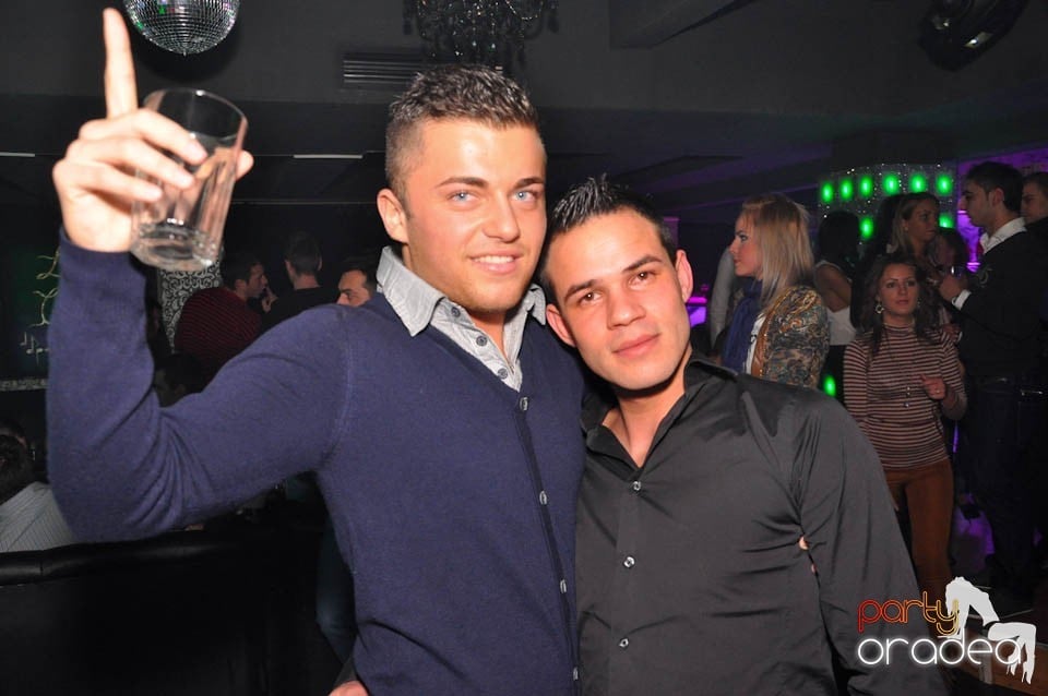 Sâmbătă petrecem în Club Life,