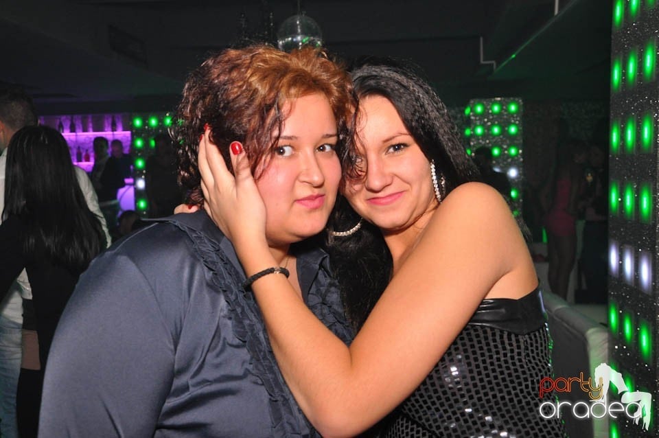 Sâmbătă petrecem în Club Life,