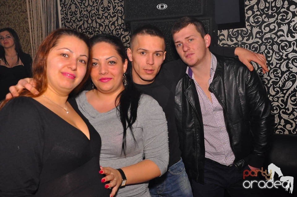 Sâmbătă petrecem în Club Life,