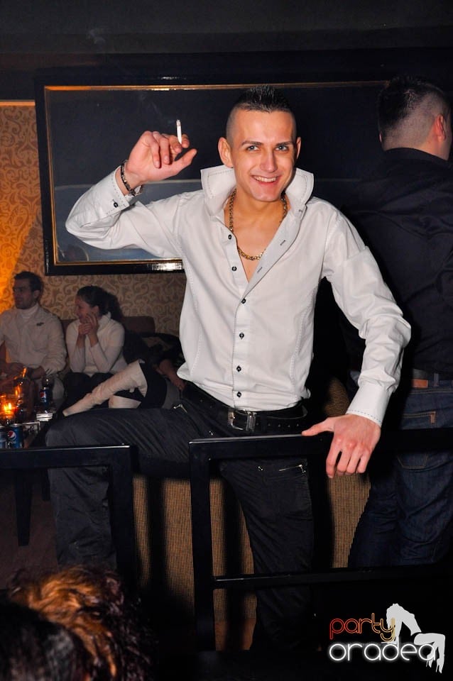 Sâmbătă petrecem în Club Life,