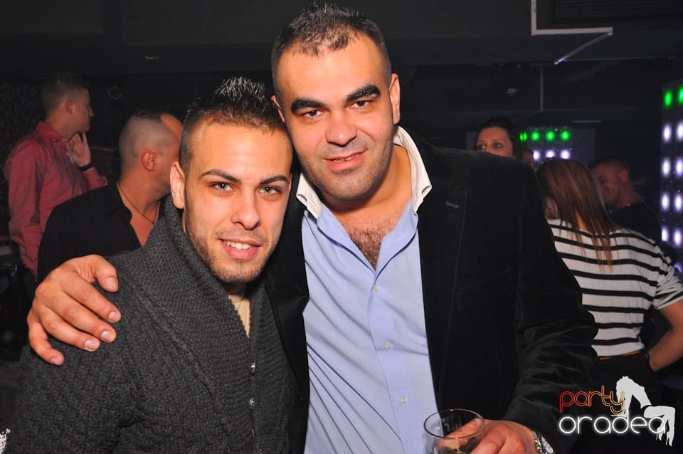 Sâmbătă petrecem în Club Life,