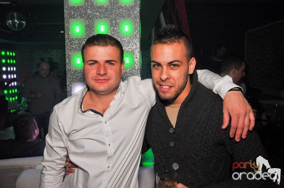 Sâmbătă petrecem în Club Life,