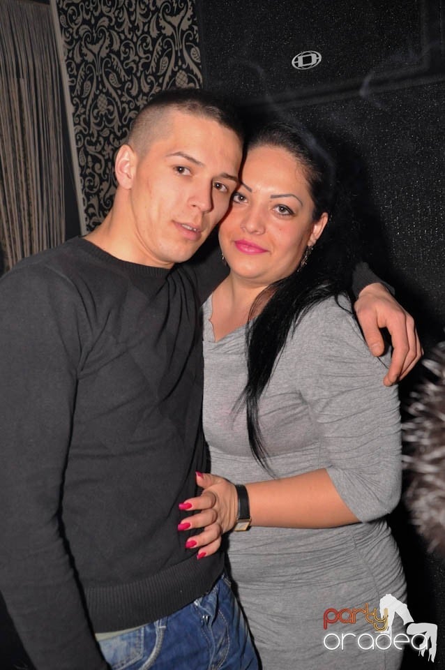Sâmbătă petrecem în Club Life,