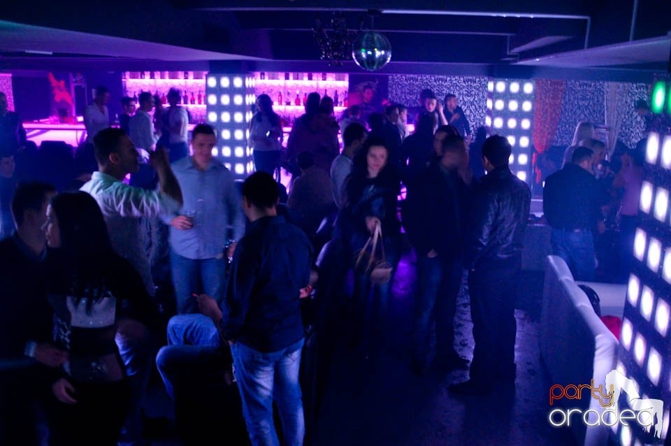 Sâmbătă petrecem în Club Life,