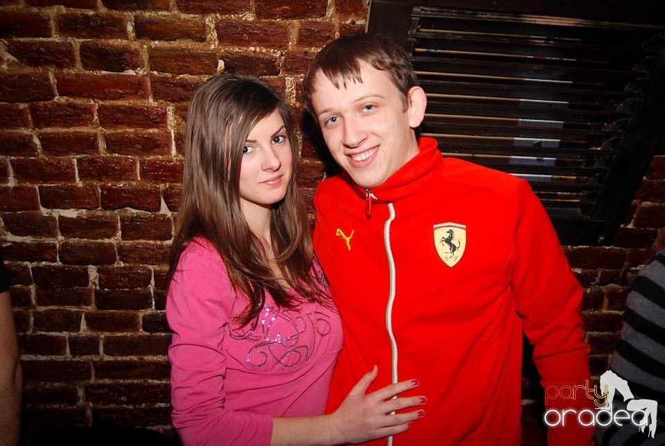 Sâmbătă seara în Club Escape, 