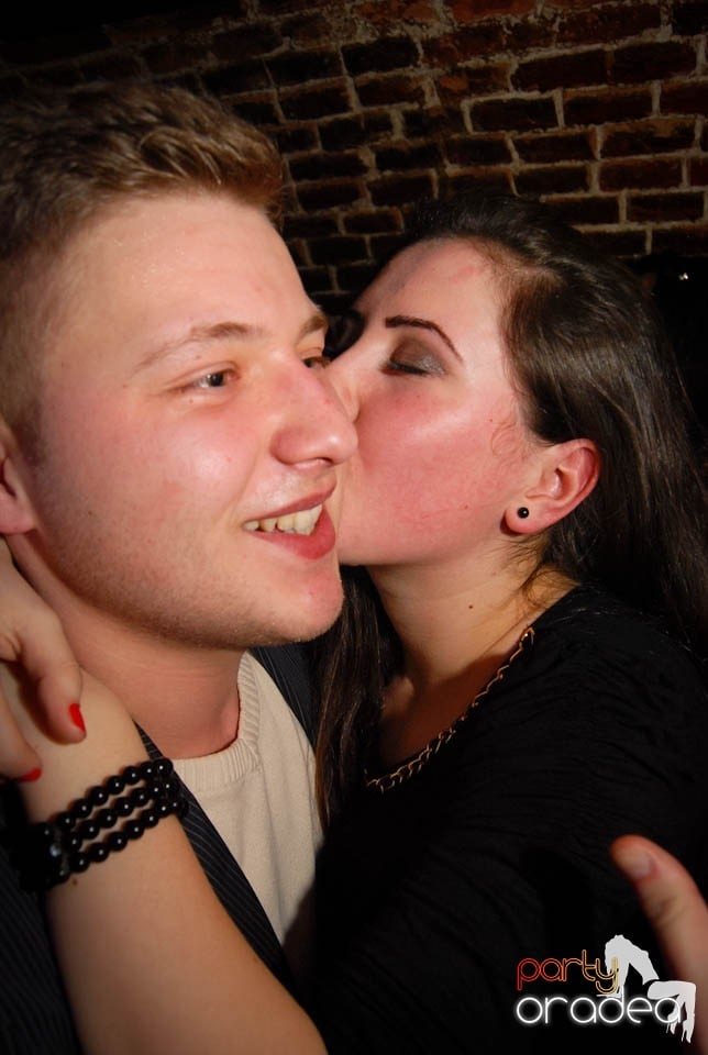 Sâmbătă seara în Club Escape, 