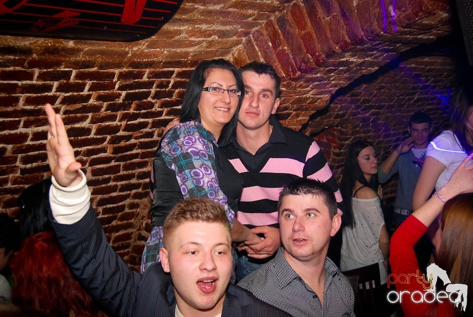 Sâmbătă seara în Club Escape, 