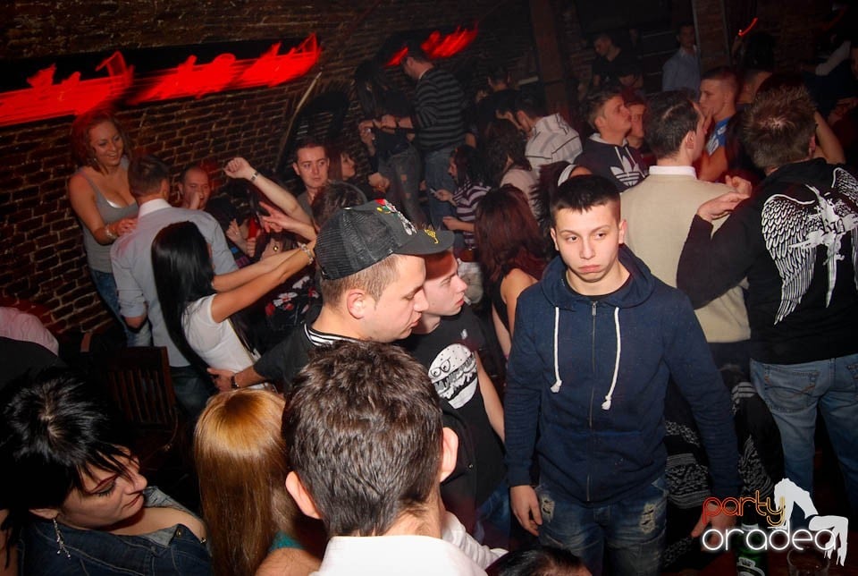 Sâmbătă seara în Club Escape, 