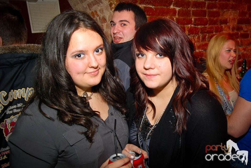 Sâmbătă seara în Club Escape, 