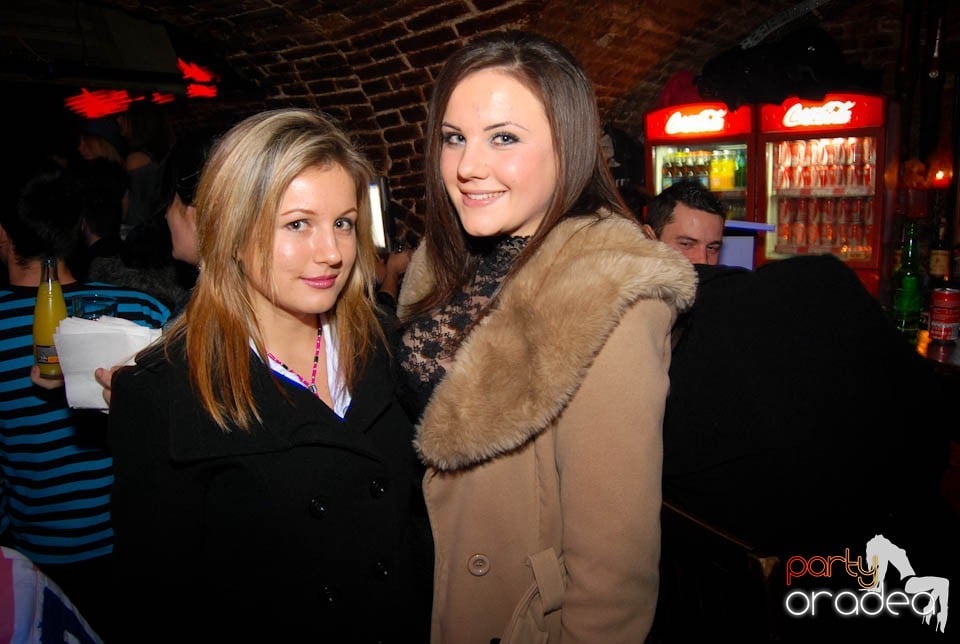 Sâmbătă seara în Club Escape, 