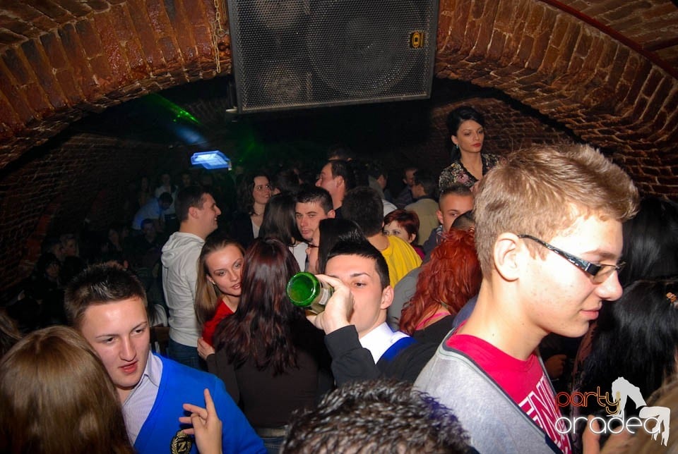 Sâmbătă seara în Club Escape, 