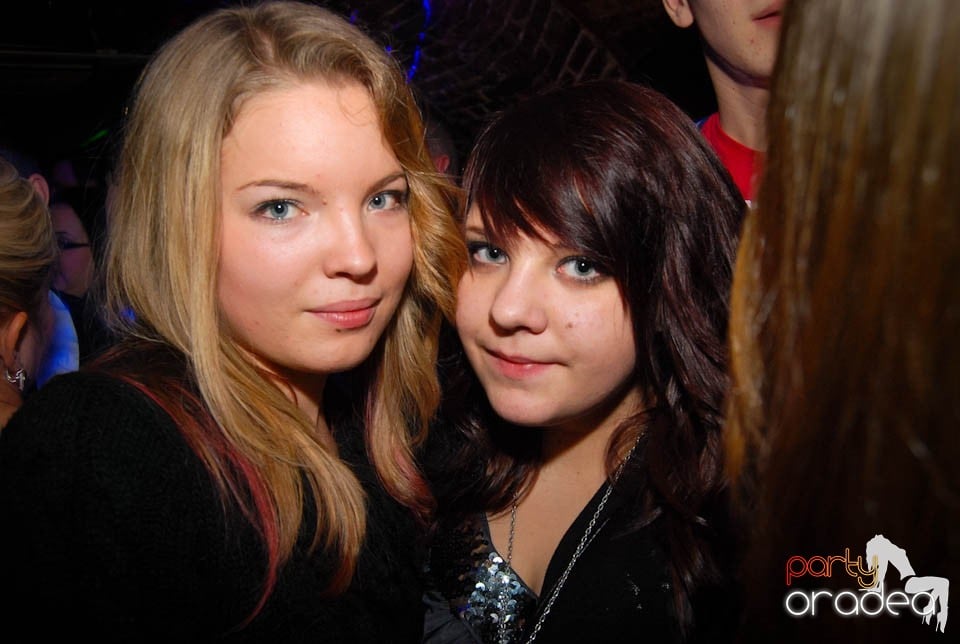 Sâmbătă seara în Club Escape, 