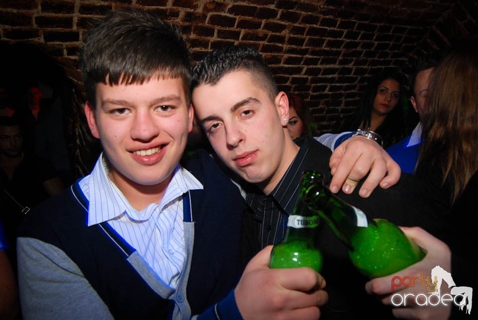 Sâmbătă seara în Club Escape, 