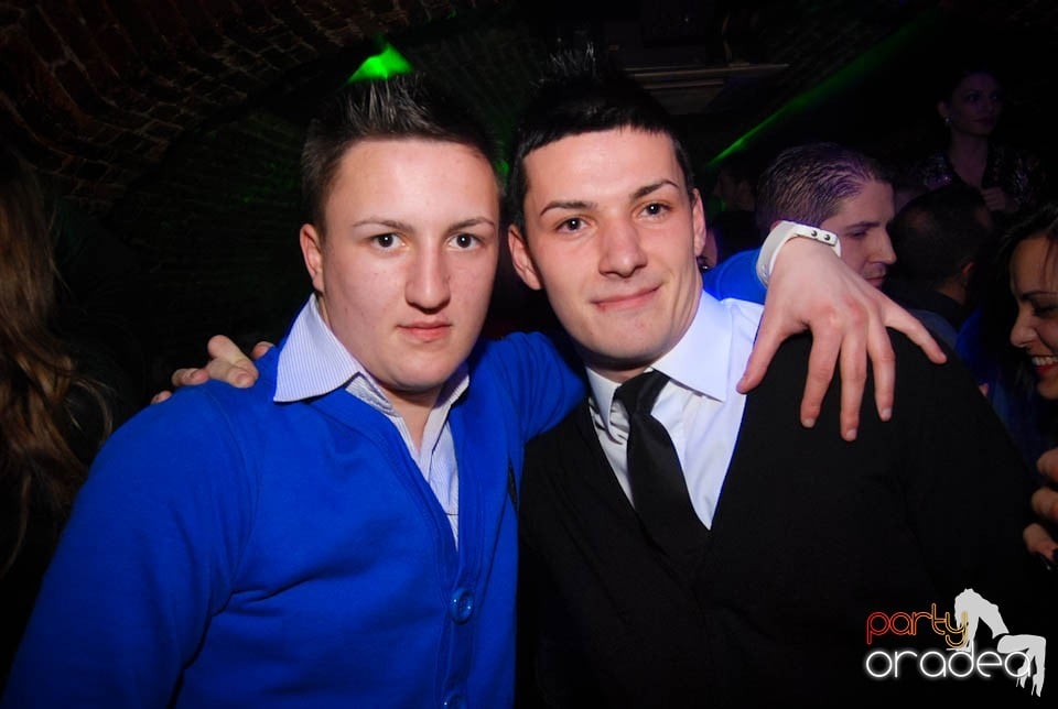 Sâmbătă seara în Club Escape, 