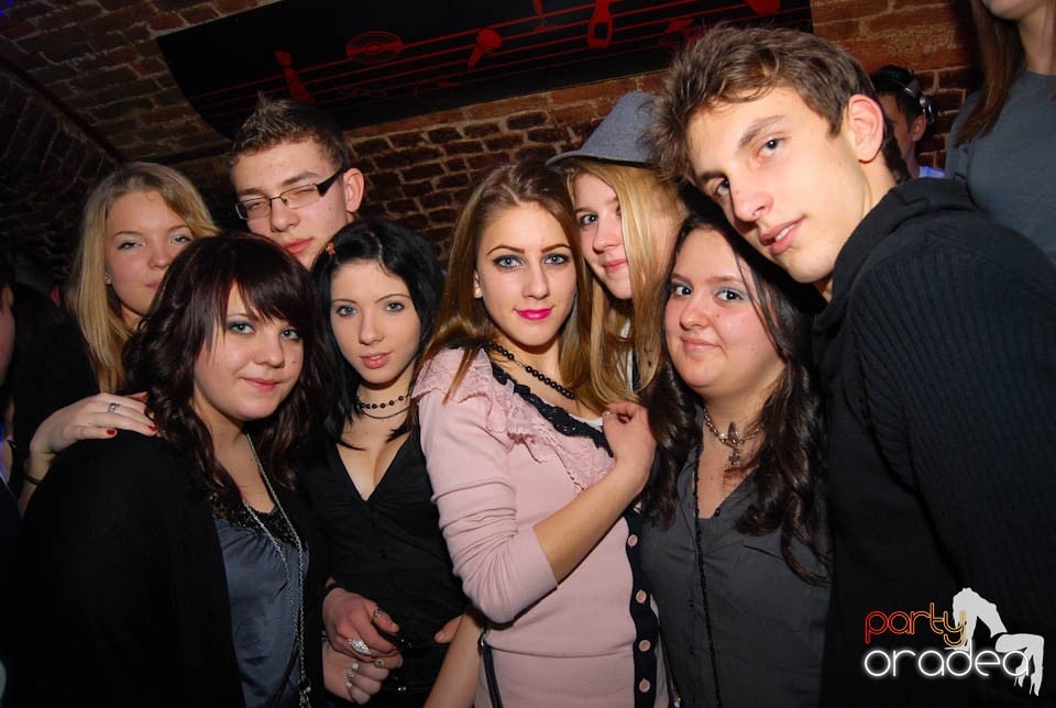 Sâmbătă seara în Club Escape, 