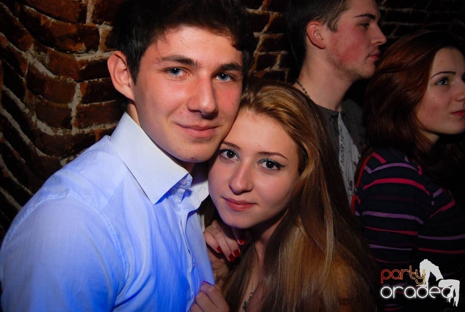 Sâmbătă seara în Club Escape, 