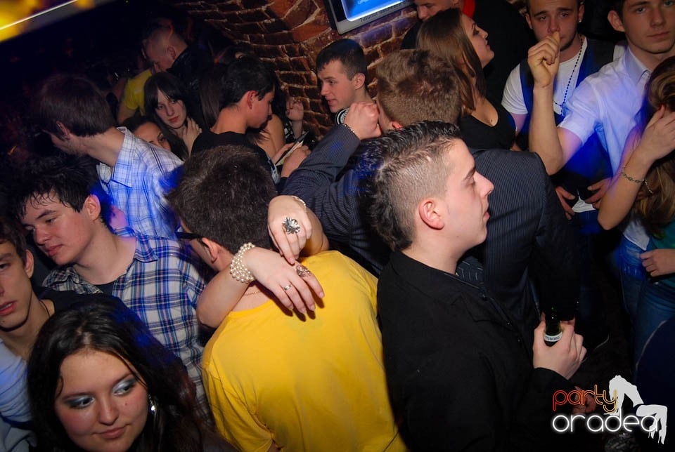 Sâmbătă seara în Club Escape, 