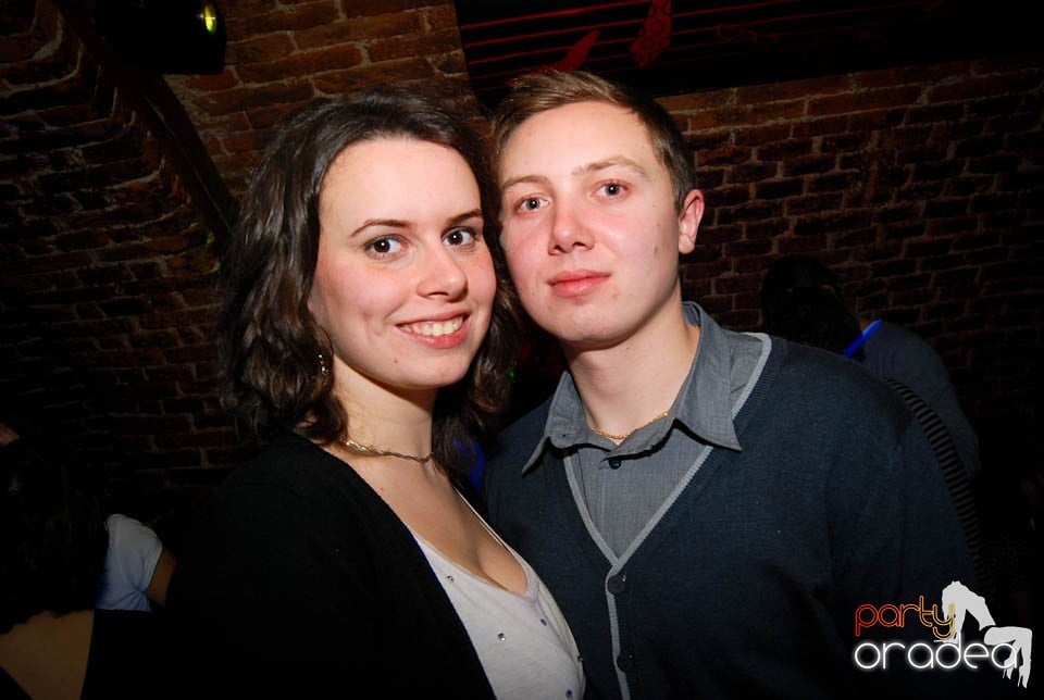 Sâmbătă seara în Club Escape, 