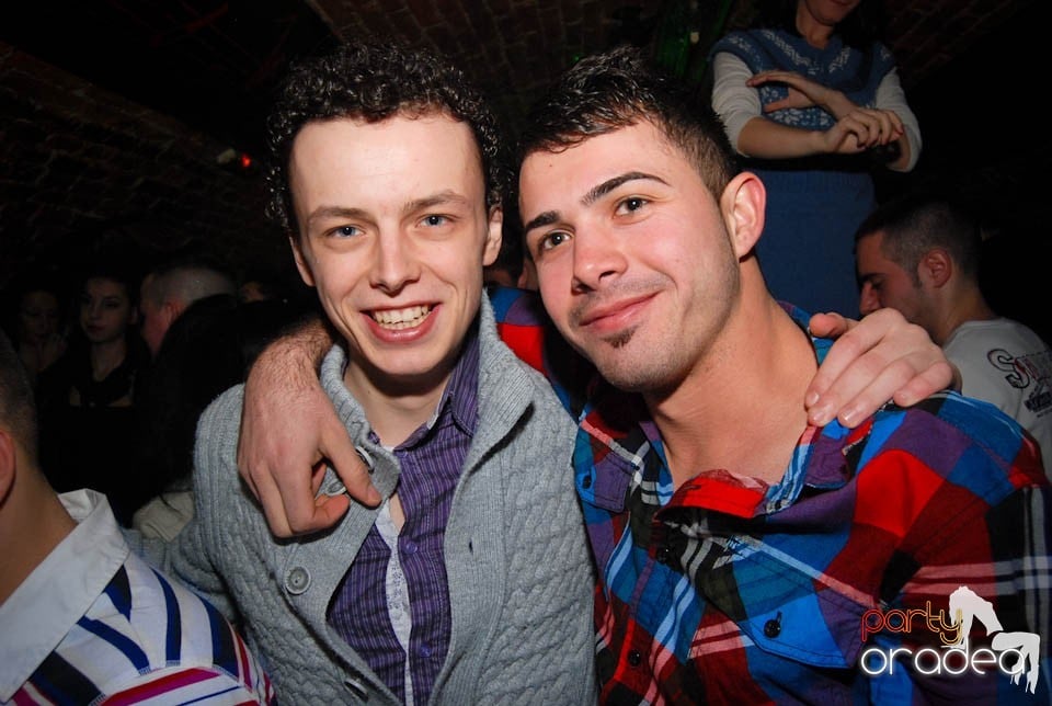 Sâmbătă seara în Club Escape, 